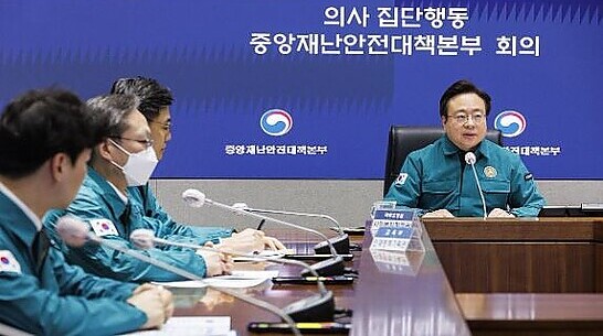 복지부 '집단행동 의사 최소 3개월 면허정지'
