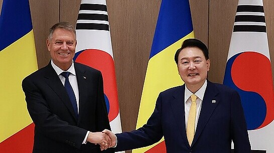 尹 '방산·원전 좋은 결실 기대' 루마니아 대통령 '실질 협력'