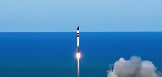 한국 첫 '초소형 군집위성' 1호기 발사…4시간 후 지상과 교신
