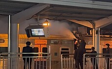 서울역서 전동차 상부 화재…인명피해 없어
