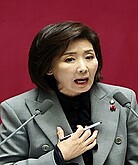 ＂李 책갈피 달러 밀반출＂